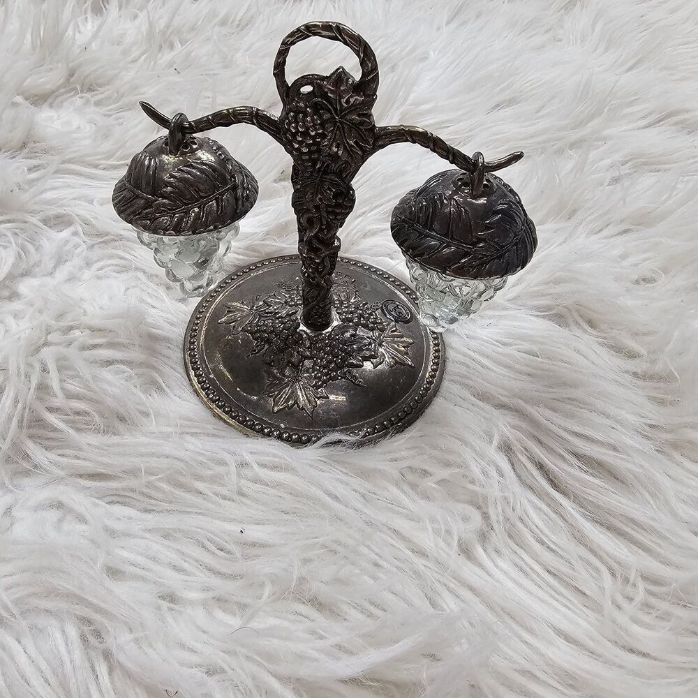 Vintage 1960’s Clear Glass Hanging Grape Clusters Salt & Pepper Shakers  Set